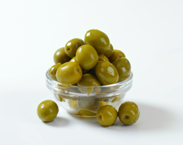Aceitunas frescas en el olivar